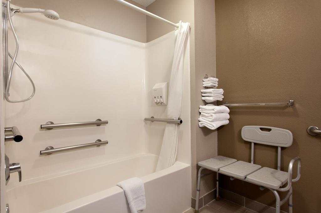 1 King Bed, Mobility/Hearing Accessible Room, Tub w/Grab Bars, Non-Smoking